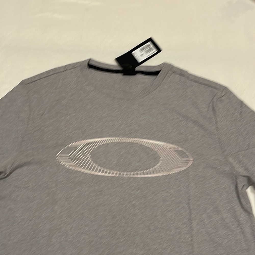 Oakley granite Heather t- shirt, size L.